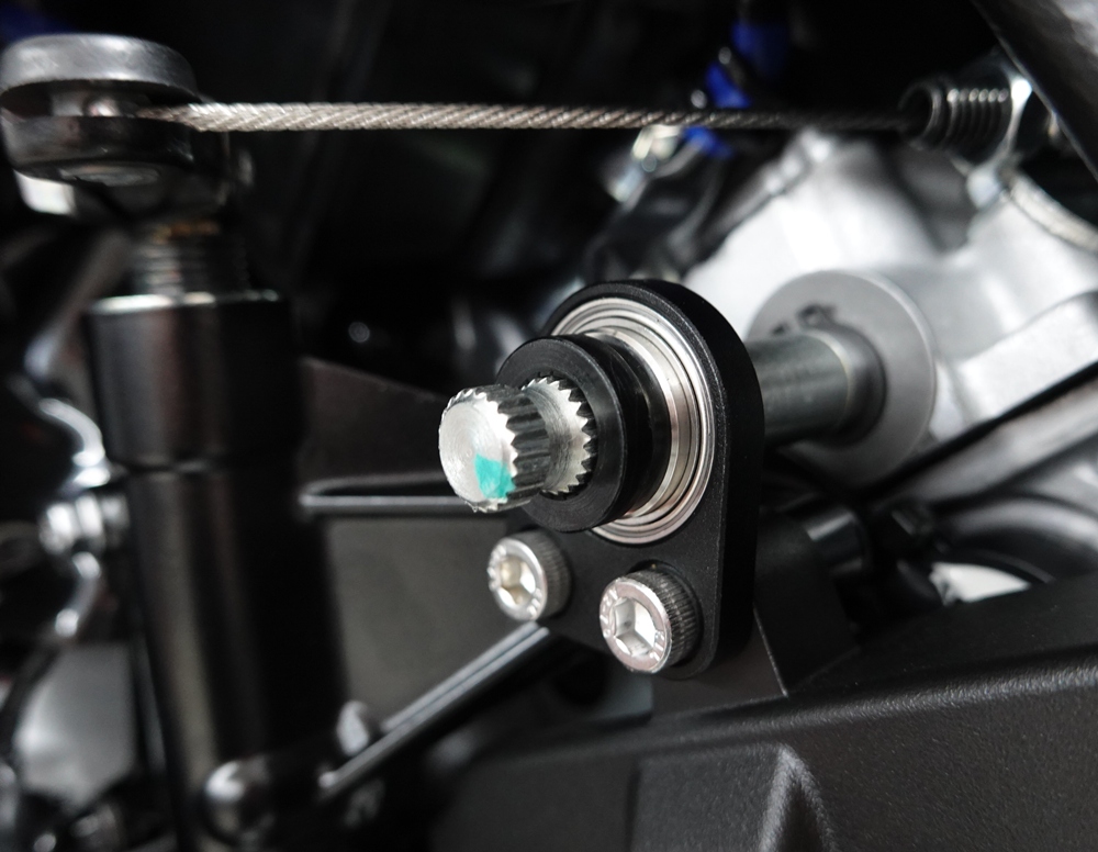 TMP Schaltwellenabstützung schwarz - Suzuki GSX-R 1000 /R 2017-27