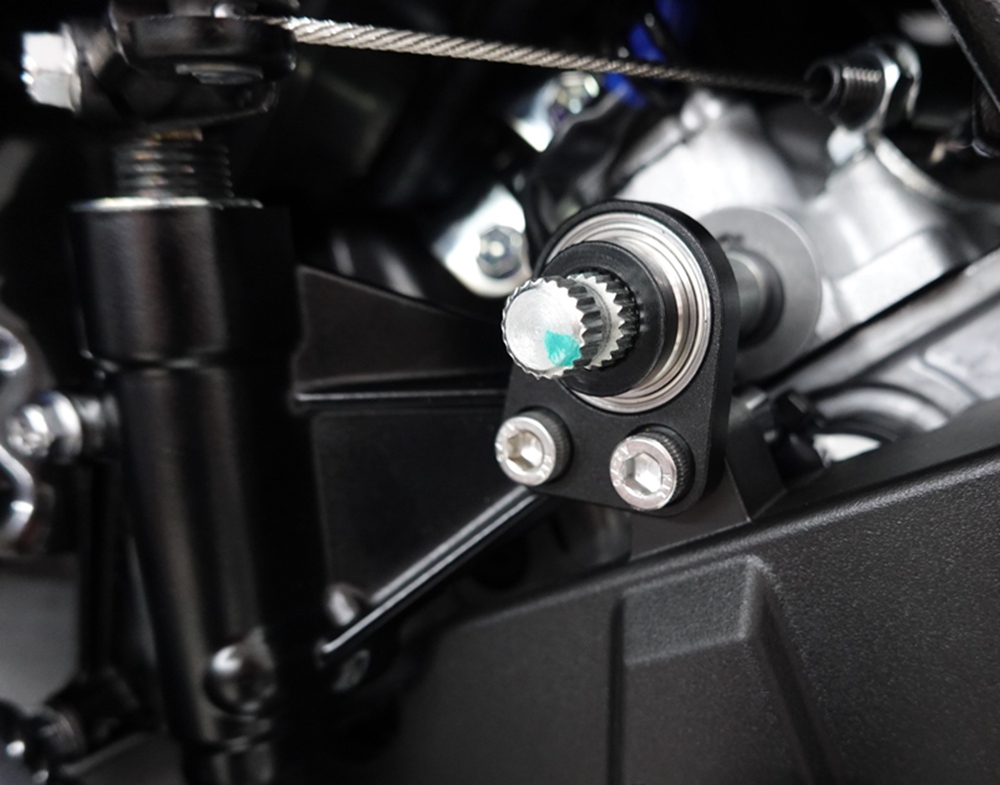 TMP Schaltwellenabstützung schwarz - Suzuki GSX-R 1000 /R 2017-27