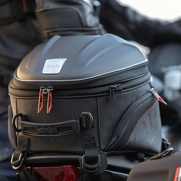 Givi Sport-T ST607B Erweiterbare Hecktasche für Sportliche Motorräder - 22-26 Liter
